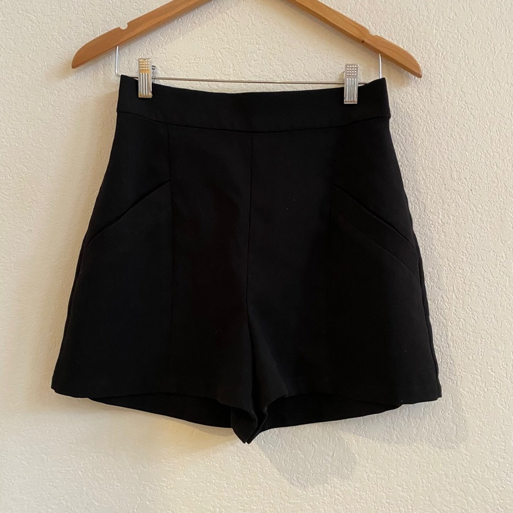 BB DAKOTA Black High Waisted‎ Tailored Shorts Size 8